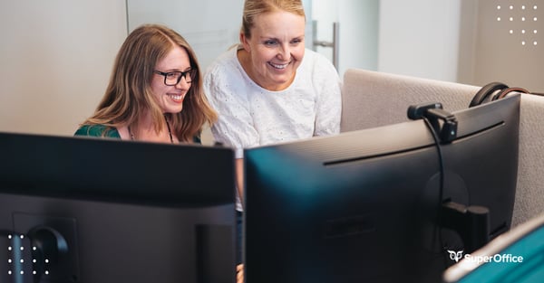 crm-vertriebsteam-zusammenarbeit