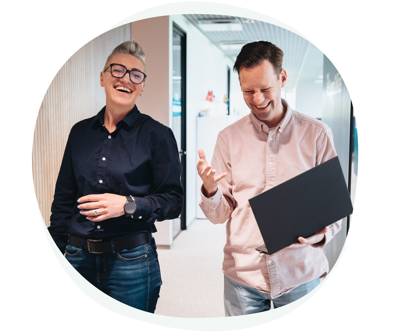 Laptop mit SuperOffice CRM